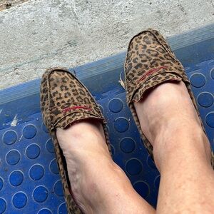manolo blahnik leopard suede loafers